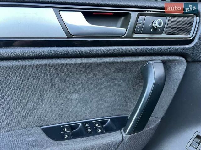 Черный Фольксваген Туарег, объемом двигателя 2.97 л и пробегом 259 тыс. км за 15900 $, фото 12 на Automoto.ua