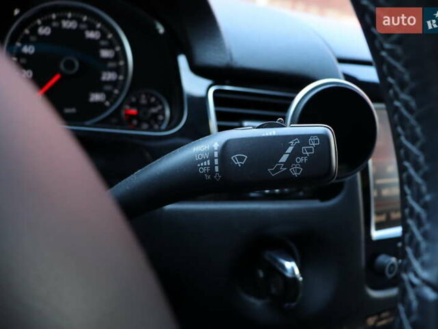 Черный Фольксваген Туарег, объемом двигателя 3 л и пробегом 142 тыс. км за 22900 $, фото 26 на Automoto.ua