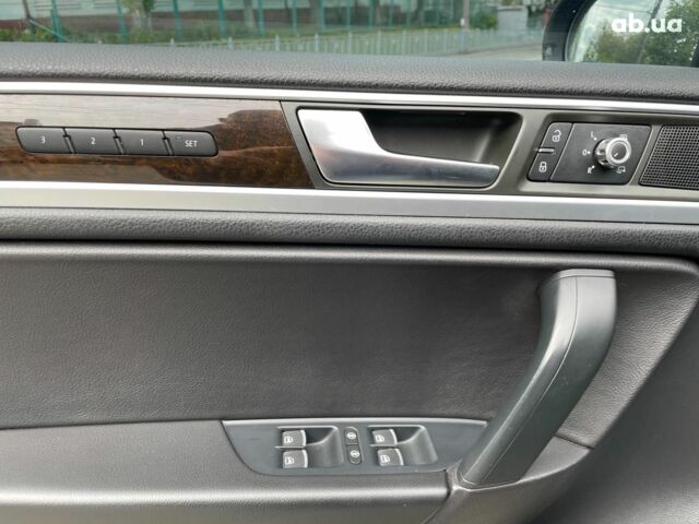 Чорний Фольксваген Туарег, об'ємом двигуна 3 л та пробігом 197 тис. км за 27490 $, фото 22 на Automoto.ua