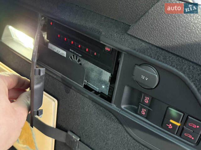 Чорний Фольксваген Туарег, об'ємом двигуна 4.13 л та пробігом 258 тис. км за 28500 $, фото 24 на Automoto.ua