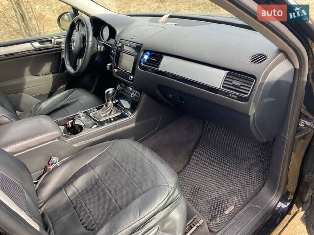 Чорний Фольксваген Туарег, об'ємом двигуна 3 л та пробігом 430 тис. км за 18500 $, фото 2 на Automoto.ua