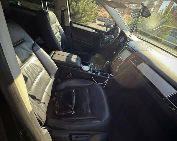 Черный Фольксваген Туарег, объемом двигателя 3 л и пробегом 213 тыс. км за 22300 $, фото 9 на Automoto.ua