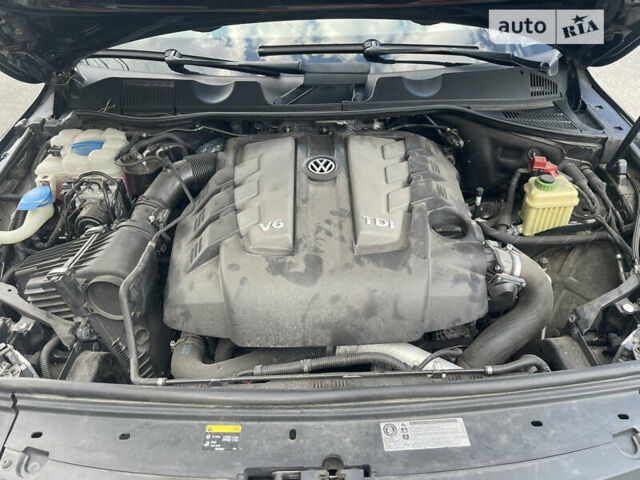 Черный Фольксваген Туарег, объемом двигателя 2.97 л и пробегом 320 тыс. км за 21000 $, фото 10 на Automoto.ua
