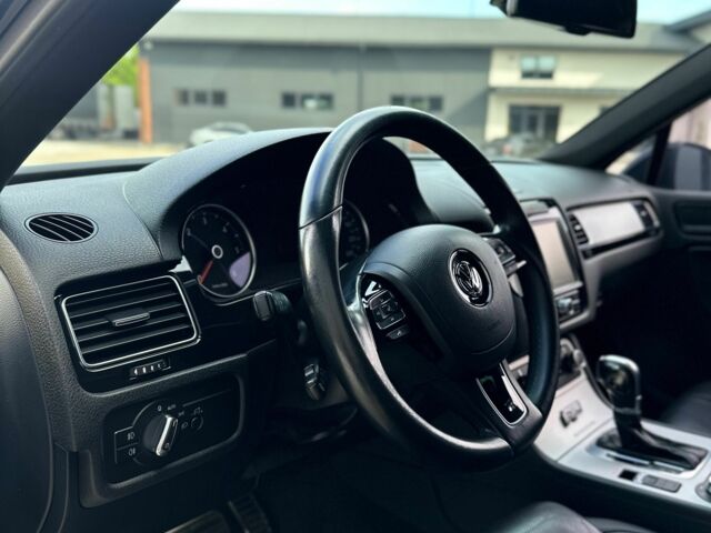 Фольксваген Туарег 2013 в Иршава на Automoto.ua Черный Фольксваген Туарег, объемом двигателя 3 л и пробегом 293 тыс. км за 20500 $, фото 8 на Automoto.ua