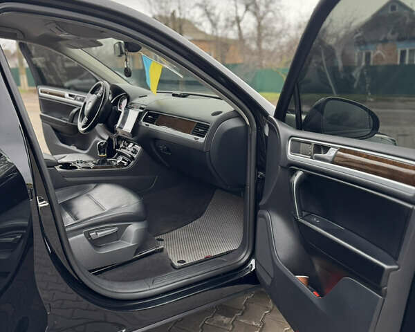 Черный Фольксваген Туарег, объемом двигателя 2.97 л и пробегом 157 тыс. км за 24500 $, фото 7 на Automoto.ua