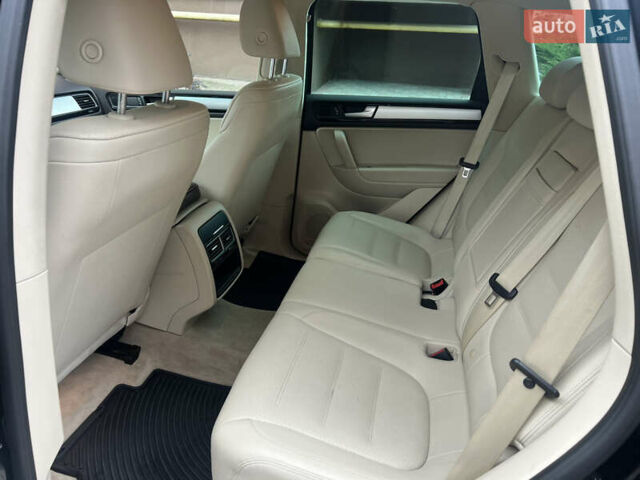 Черный Фольксваген Туарег, объемом двигателя 2.97 л и пробегом 210 тыс. км за 19500 $, фото 13 на Automoto.ua