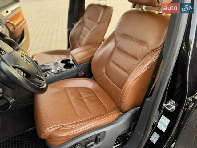 Черный Фольксваген Туарег, объемом двигателя 3 л и пробегом 275 тыс. км за 20999 $, фото 13 на Automoto.ua