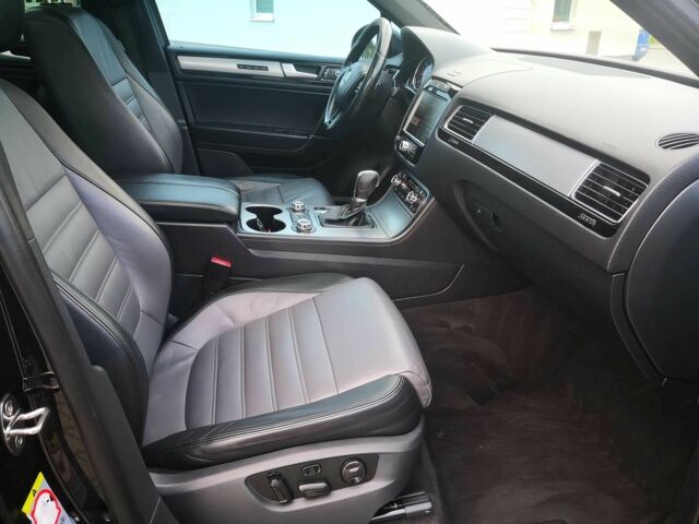 Черный Фольксваген Туарег, объемом двигателя 4.2 л и пробегом 89 тыс. км за 8700 $, фото 10 на Automoto.ua