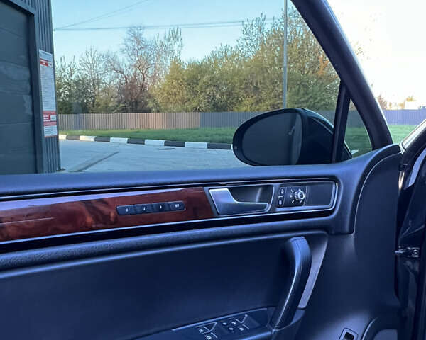 Черный Фольксваген Туарег, объемом двигателя 3 л и пробегом 270 тыс. км за 23200 $, фото 10 на Automoto.ua