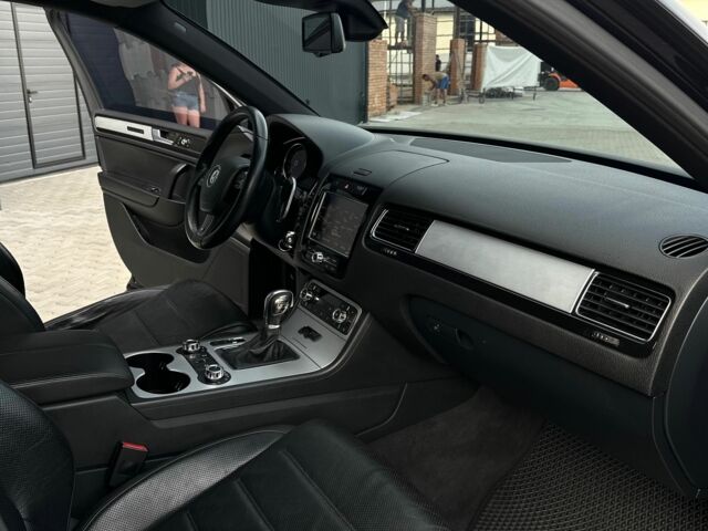 Фольксваген Туарег 2013 в Иршава на Automoto.ua Черный Фольксваген Туарег, объемом двигателя 3 л и пробегом 293 тыс. км за 20500 $, фото 10 на Automoto.ua