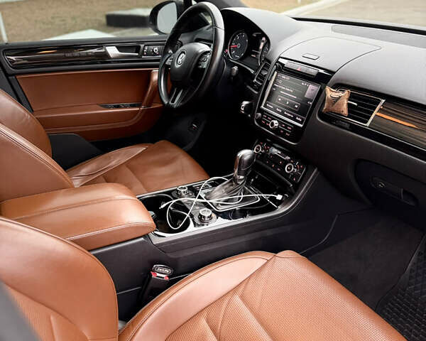 Черный Фольксваген Туарег, объемом двигателя 2.97 л и пробегом 280 тыс. км за 19300 $, фото 4 на Automoto.ua