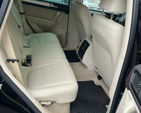 Черный Фольксваген Туарег, объемом двигателя 2.97 л и пробегом 210 тыс. км за 19500 $, фото 8 на Automoto.ua