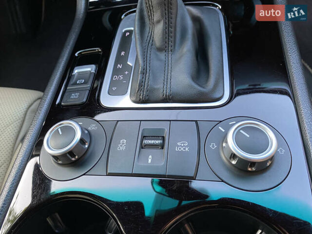 Черный Фольксваген Туарег, объемом двигателя 2.97 л и пробегом 185 тыс. км за 22999 $, фото 54 на Automoto.ua