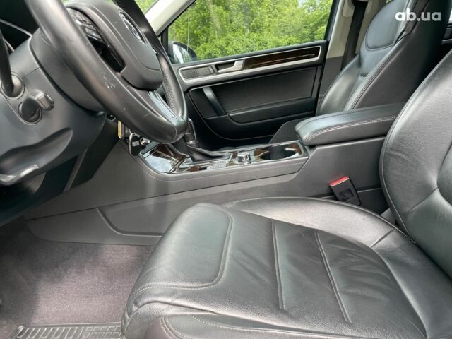 Чорний Фольксваген Туарег, об'ємом двигуна 3 л та пробігом 197 тис. км за 27490 $, фото 25 на Automoto.ua