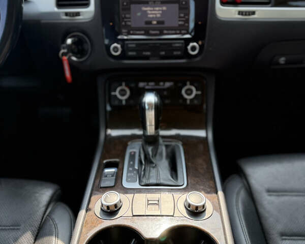 Черный Фольксваген Туарег, объемом двигателя 2.97 л и пробегом 240 тыс. км за 21500 $, фото 10 на Automoto.ua