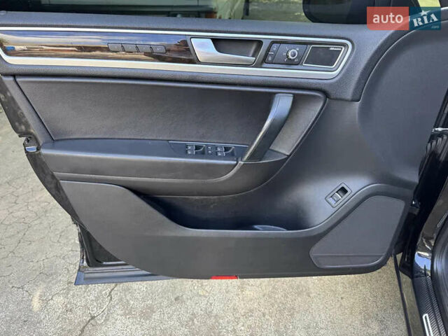 Чорний Фольксваген Туарег, об'ємом двигуна 2.97 л та пробігом 325 тис. км за 18000 $, фото 11 на Automoto.ua