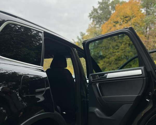 Чорний Фольксваген Туарег, об'ємом двигуна 2.99 л та пробігом 286 тис. км за 20000 $, фото 12 на Automoto.ua