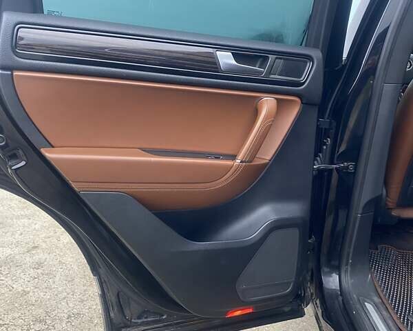 Черный Фольксваген Туарег, объемом двигателя 2.97 л и пробегом 348 тыс. км за 19500 $, фото 44 на Automoto.ua