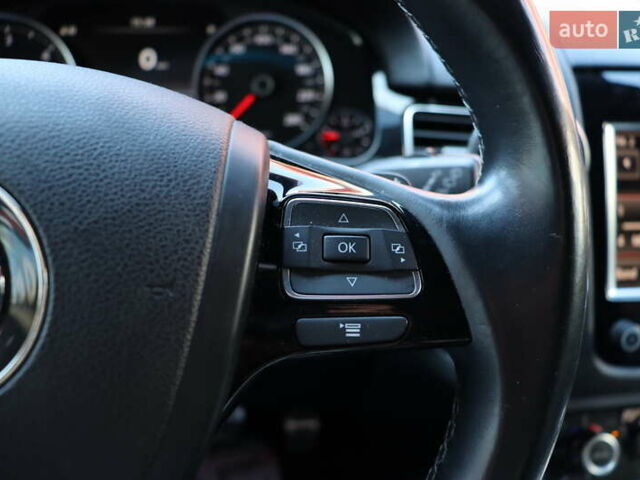 Черный Фольксваген Туарег, объемом двигателя 3 л и пробегом 142 тыс. км за 22900 $, фото 23 на Automoto.ua