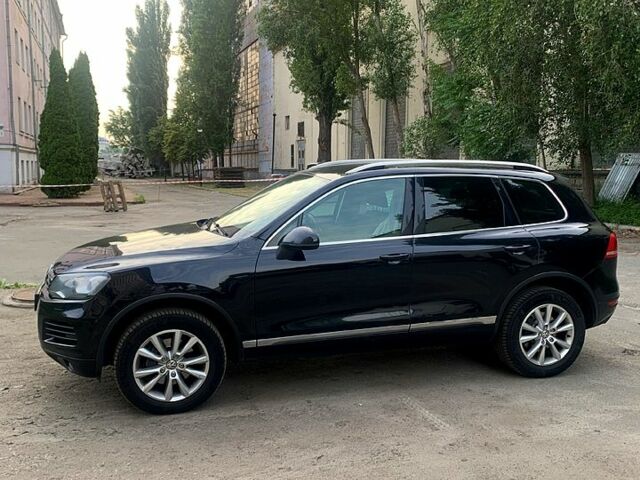Чорний Фольксваген Туарег, об'ємом двигуна 3 л та пробігом 283 тис. км за 17500 $, фото 2 на Automoto.ua