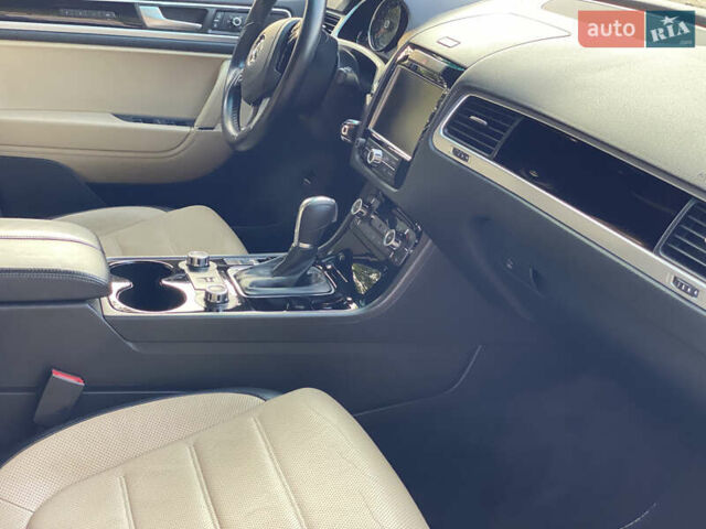 Черный Фольксваген Туарег, объемом двигателя 2.97 л и пробегом 185 тыс. км за 22999 $, фото 51 на Automoto.ua