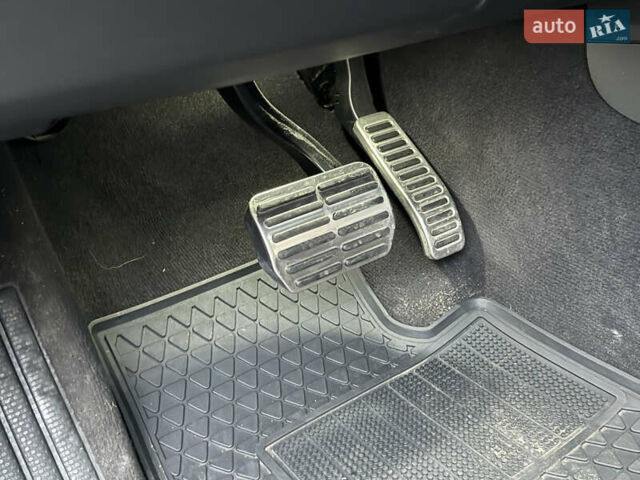 Чорний Фольксваген Туарег, об'ємом двигуна 4.13 л та пробігом 258 тис. км за 28500 $, фото 29 на Automoto.ua