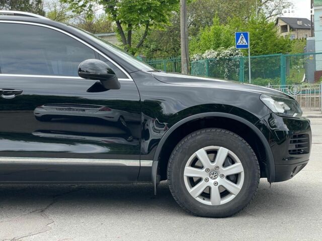 Чорний Фольксваген Туарег, об'ємом двигуна 3 л та пробігом 197 тис. км за 27490 $, фото 5 на Automoto.ua