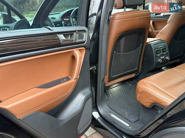 Чорний Фольксваген Туарег, об'ємом двигуна 4.13 л та пробігом 258 тис. км за 28500 $, фото 19 на Automoto.ua