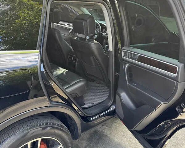 Чорний Фольксваген Туарег, об'ємом двигуна 2.97 л та пробігом 325 тис. км за 18000 $, фото 7 на Automoto.ua