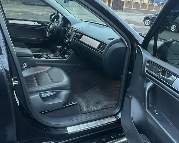 Черный Фольксваген Туарег, объемом двигателя 2.97 л и пробегом 201 тыс. км за 16500 $, фото 3 на Automoto.ua