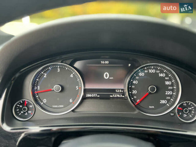 Чорний Фольксваген Туарег, об'ємом двигуна 2.99 л та пробігом 286 тис. км за 20000 $, фото 16 на Automoto.ua