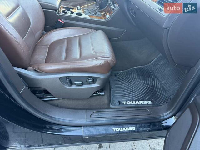 Черный Фольксваген Туарег, объемом двигателя 3 л и пробегом 285 тыс. км за 17000 $, фото 2 на Automoto.ua