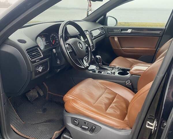 Черный Фольксваген Туарег, объемом двигателя 2.97 л и пробегом 348 тыс. км за 19500 $, фото 29 на Automoto.ua