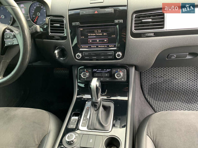 Чорний Фольксваген Туарег, об'ємом двигуна 2.97 л та пробігом 325 тис. км за 19500 $, фото 20 на Automoto.ua