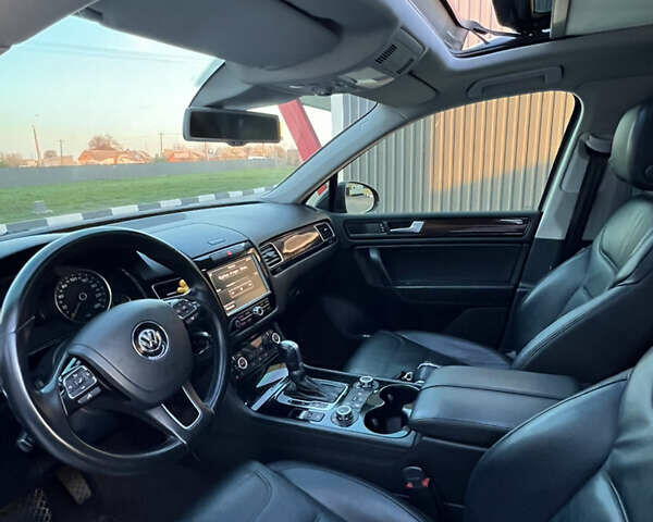 Черный Фольксваген Туарег, объемом двигателя 3 л и пробегом 270 тыс. км за 23200 $, фото 16 на Automoto.ua