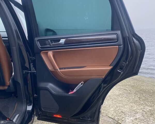 Черный Фольксваген Туарег, объемом двигателя 2.97 л и пробегом 348 тыс. км за 19500 $, фото 49 на Automoto.ua