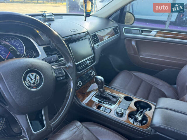 Черный Фольксваген Туарег, объемом двигателя 3 л и пробегом 285 тыс. км за 17000 $, фото 5 на Automoto.ua