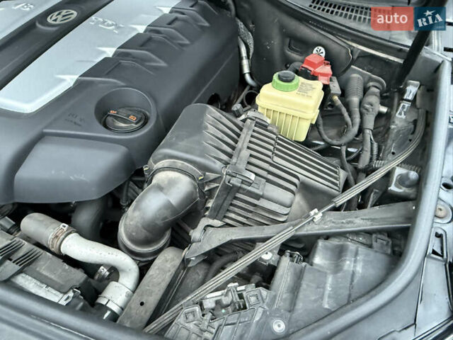 Чорний Фольксваген Туарег, об'ємом двигуна 4.13 л та пробігом 258 тис. км за 28500 $, фото 34 на Automoto.ua