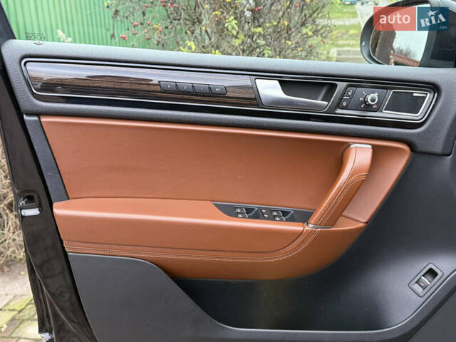 Чорний Фольксваген Туарег, об'ємом двигуна 4.13 л та пробігом 258 тис. км за 28500 $, фото 10 на Automoto.ua