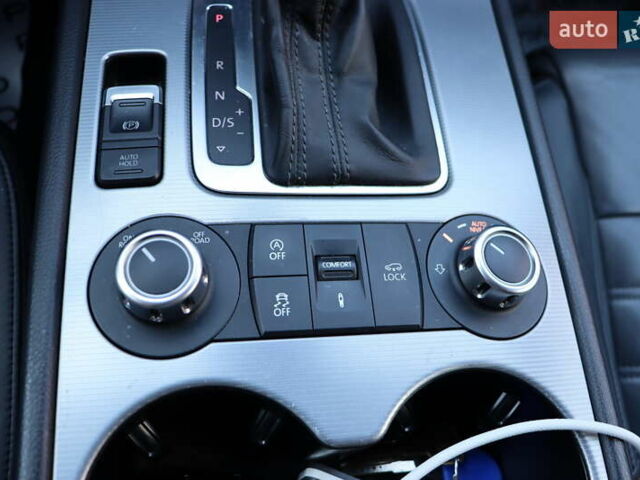 Черный Фольксваген Туарег, объемом двигателя 3 л и пробегом 142 тыс. км за 22900 $, фото 28 на Automoto.ua