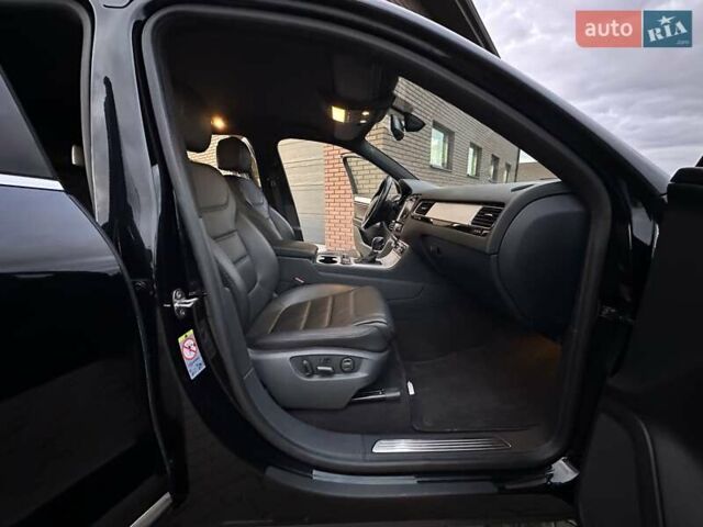 Фольксваген Туарег 2013 в Луцке на Automoto.ua Черный Фольксваген Туарег, объемом двигателя 2.97 л и пробегом 227 тыс. км за 22900 $, фото 10 на Automoto.ua