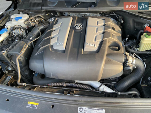 Черный Фольксваген Туарег, объемом двигателя 2.97 л и пробегом 185 тыс. км за 22999 $, фото 72 на Automoto.ua