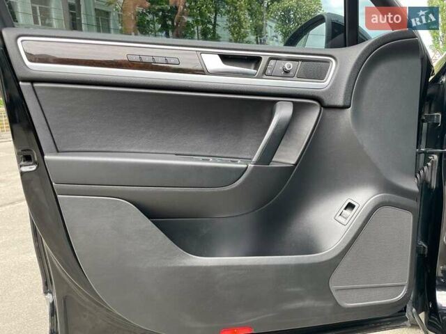 Чорний Фольксваген Туарег, об'ємом двигуна 2.97 л та пробігом 196 тис. км за 23500 $, фото 22 на Automoto.ua