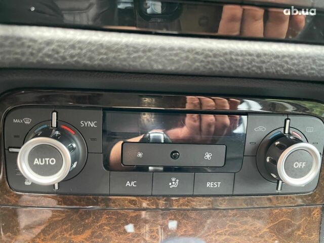 Чорний Фольксваген Туарег, об'ємом двигуна 3 л та пробігом 197 тис. км за 27490 $, фото 31 на Automoto.ua