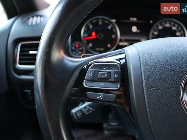 Черный Фольксваген Туарег, объемом двигателя 3 л и пробегом 142 тыс. км за 22900 $, фото 22 на Automoto.ua