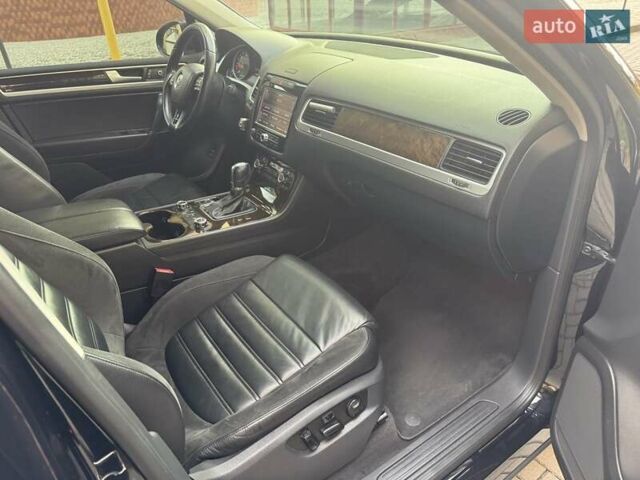 Фольксваген Туарег 2013 в Черновцах на Automoto.ua Черный Фольксваген Туарег, объемом двигателя 2.97 л и пробегом 250 тыс. км за 19900 $, фото 17 на Automoto.ua