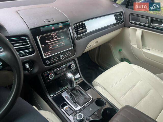 Черный Фольксваген Туарег, объемом двигателя 2.97 л и пробегом 210 тыс. км за 19500 $, фото 6 на Automoto.ua