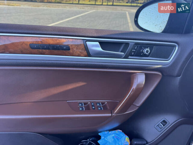 Черный Фольксваген Туарег, объемом двигателя 3 л и пробегом 285 тыс. км за 17000 $, фото 6 на Automoto.ua