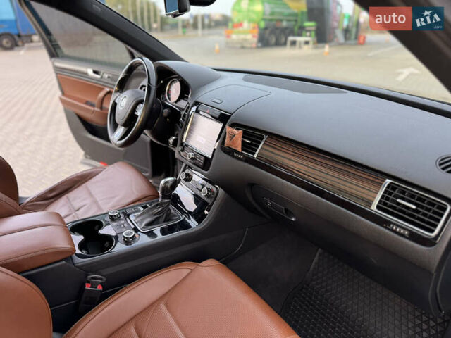 Черный Фольксваген Туарег, объемом двигателя 3 л и пробегом 275 тыс. км за 20999 $, фото 30 на Automoto.ua