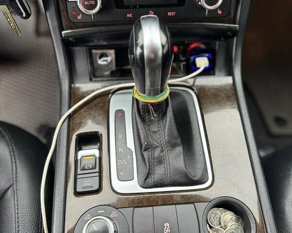 Черный Фольксваген Туарег, объемом двигателя 2.97 л и пробегом 157 тыс. км за 24500 $, фото 11 на Automoto.ua